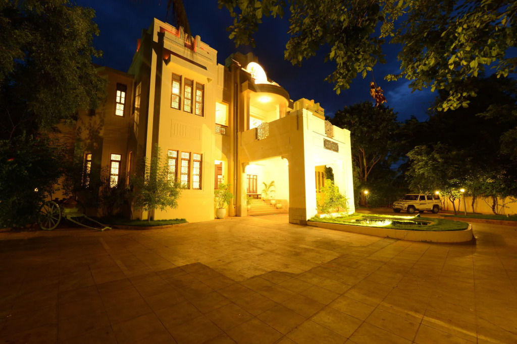 Visalam- Cgh Earth
