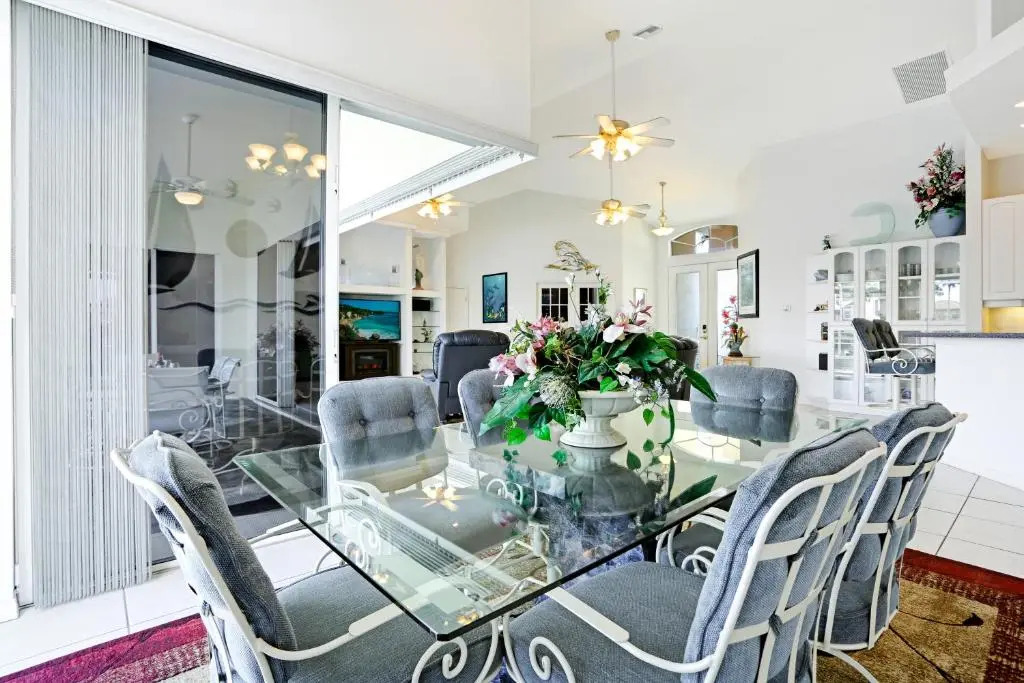 Villa Dolphin