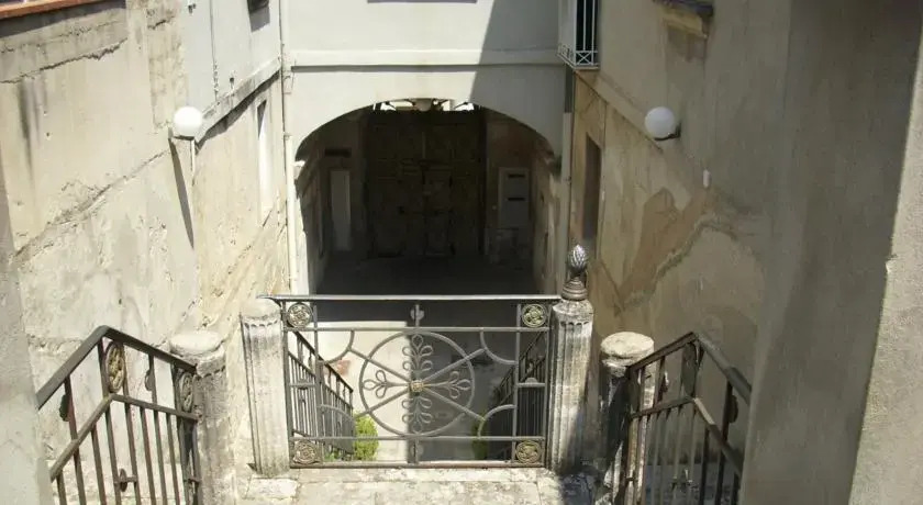 1402 Rooms