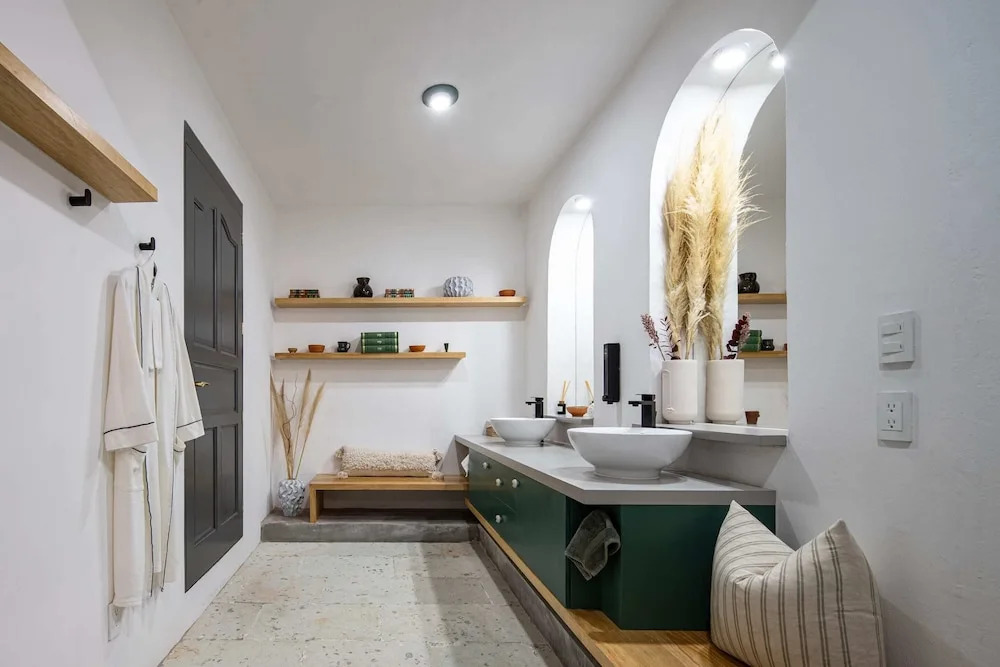 Sleeps 9, Outdoor Space, PingPong Table, in Villa