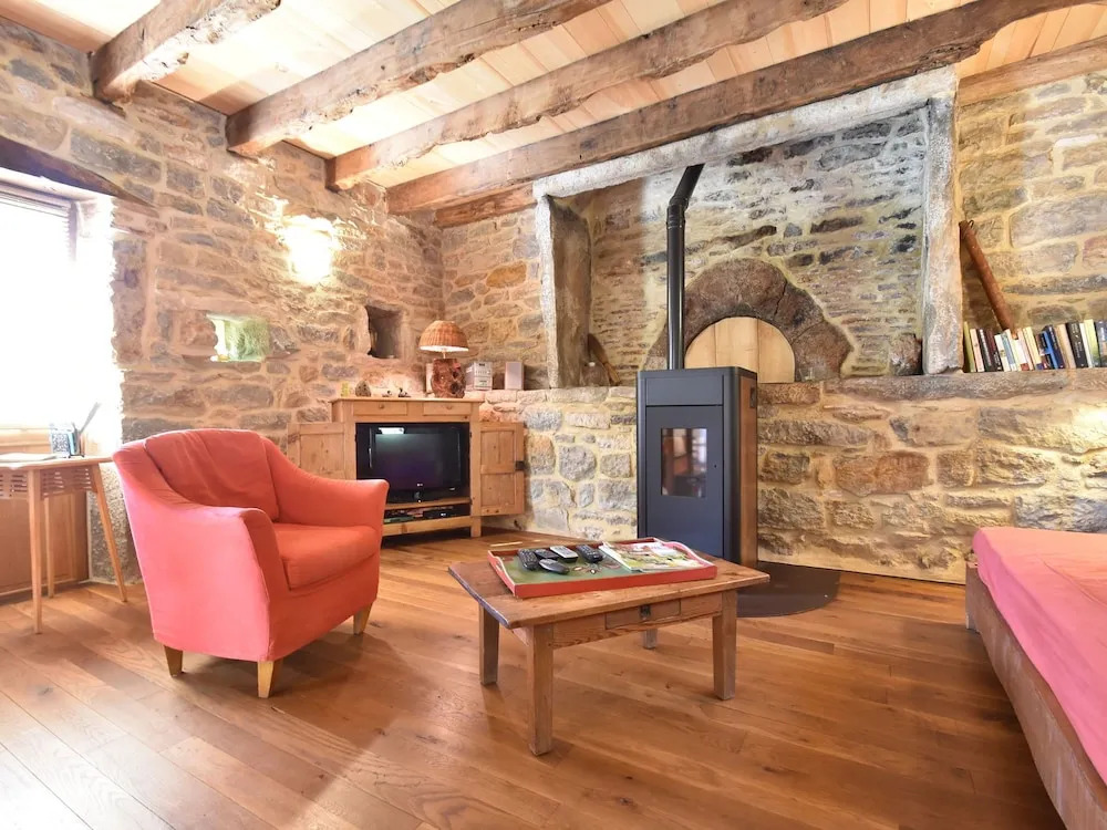 Spacious Holiday Home in Alvignac with Swimming Pool