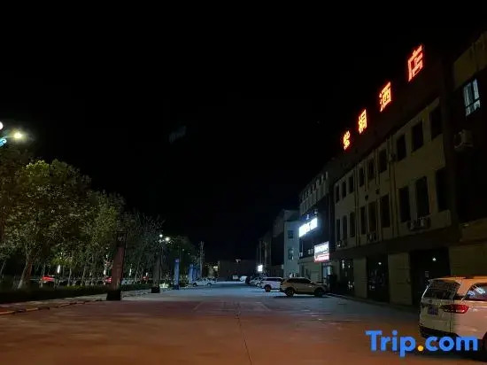 Luntai Zitong Hotel (Luntai Passenger Station Xinxin Road Pedestrian Street)