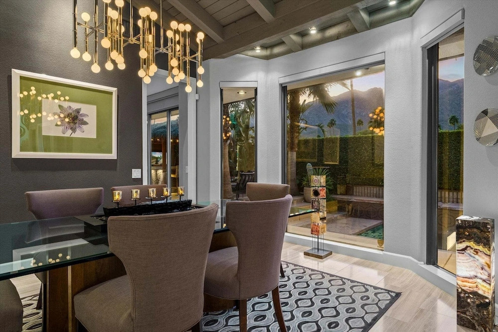 Polynesian Luxe Palm Estate