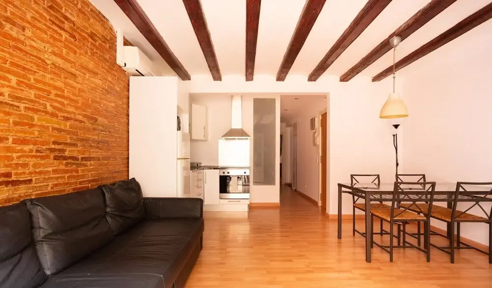 Old Town Apartment With Balcony And Wifi