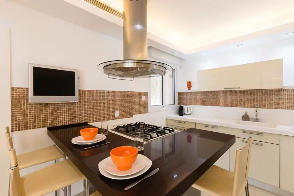 Apartment with Sauna, Hot Tub & Parking