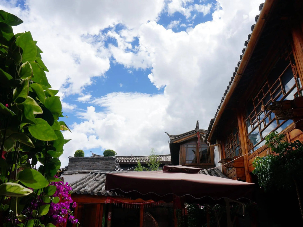 Lijiang Waterfront Inn