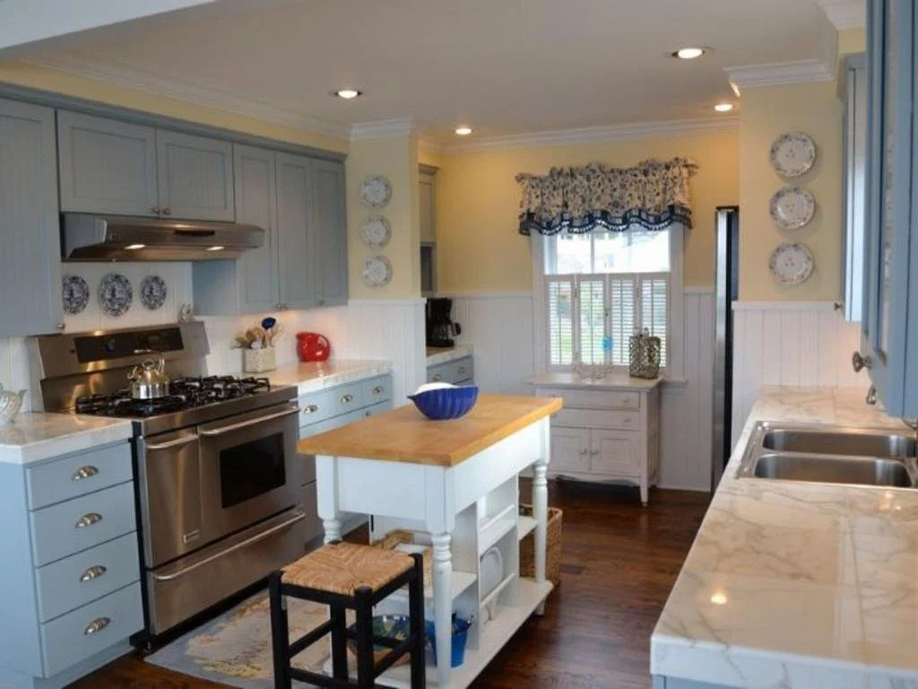 Sea Cliff 3 Br cottage by RedAwning