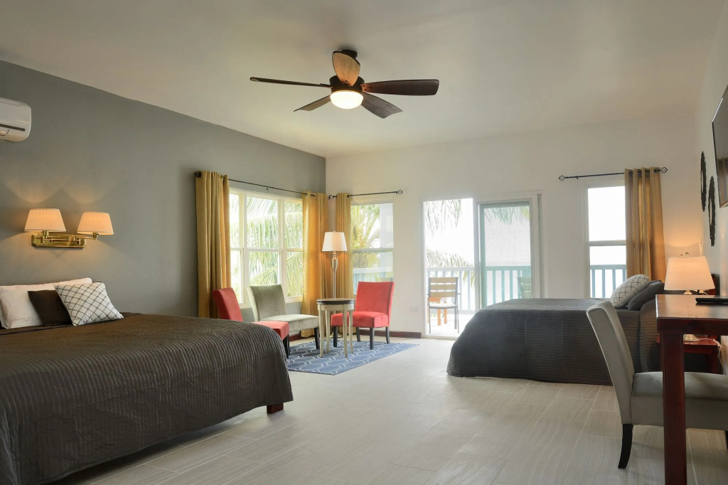 Parrot Cove Lodge