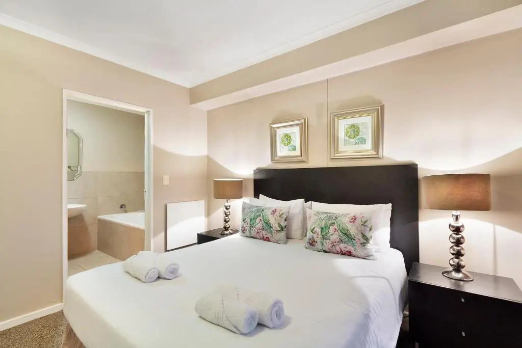 Waterstone East by HostAgents