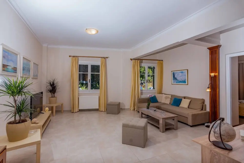 Katerina Residence - Beachfront Plaz Eot