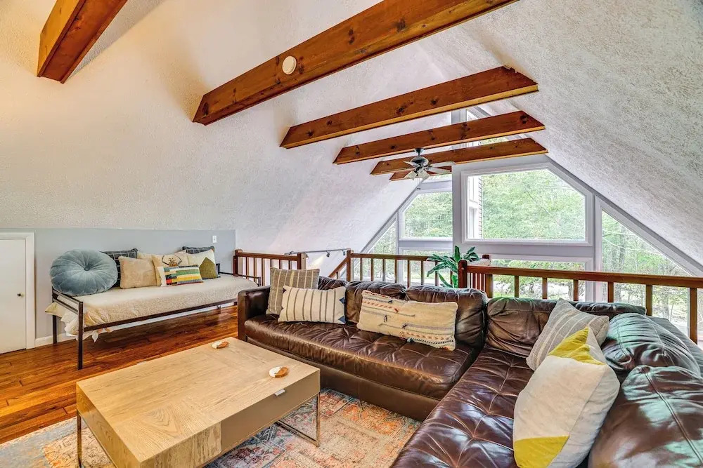 15 Mi to Ski Resort: Home w/ Fire Pit in Tobyhanna