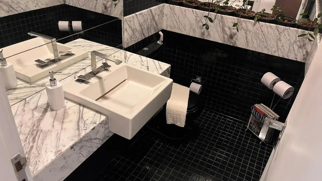 Luxuosa cobertura de 380m² a 850m da Av Beira Mar