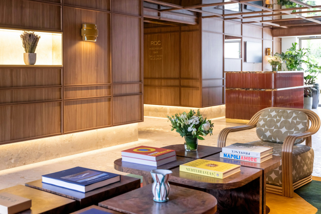 Hotel Ventura Saint-Tropez, Tapestry Collection By Hilton
