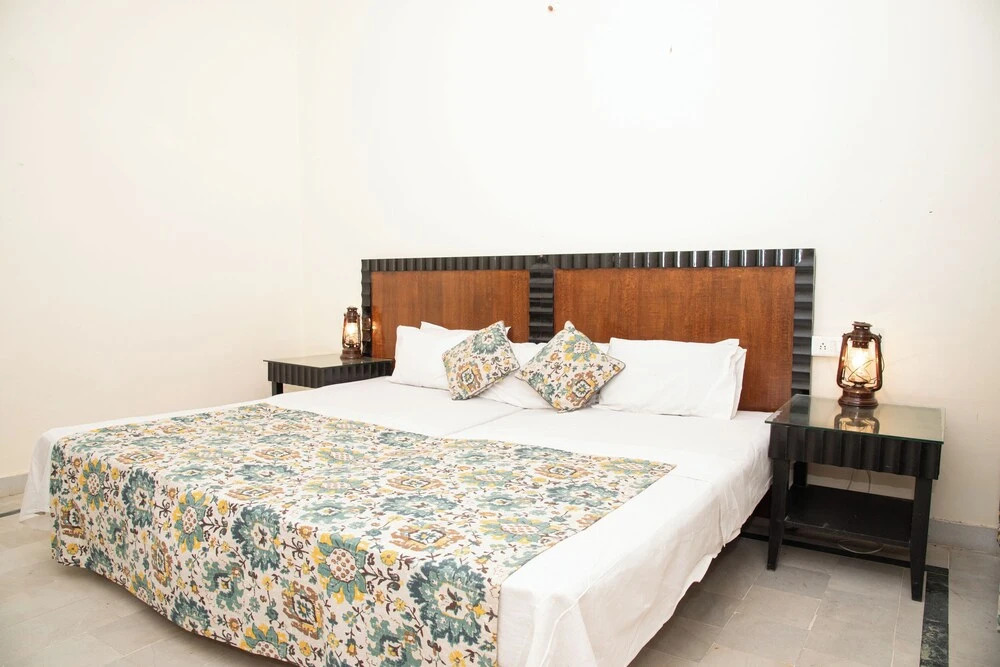 Shivika Lake Hotel