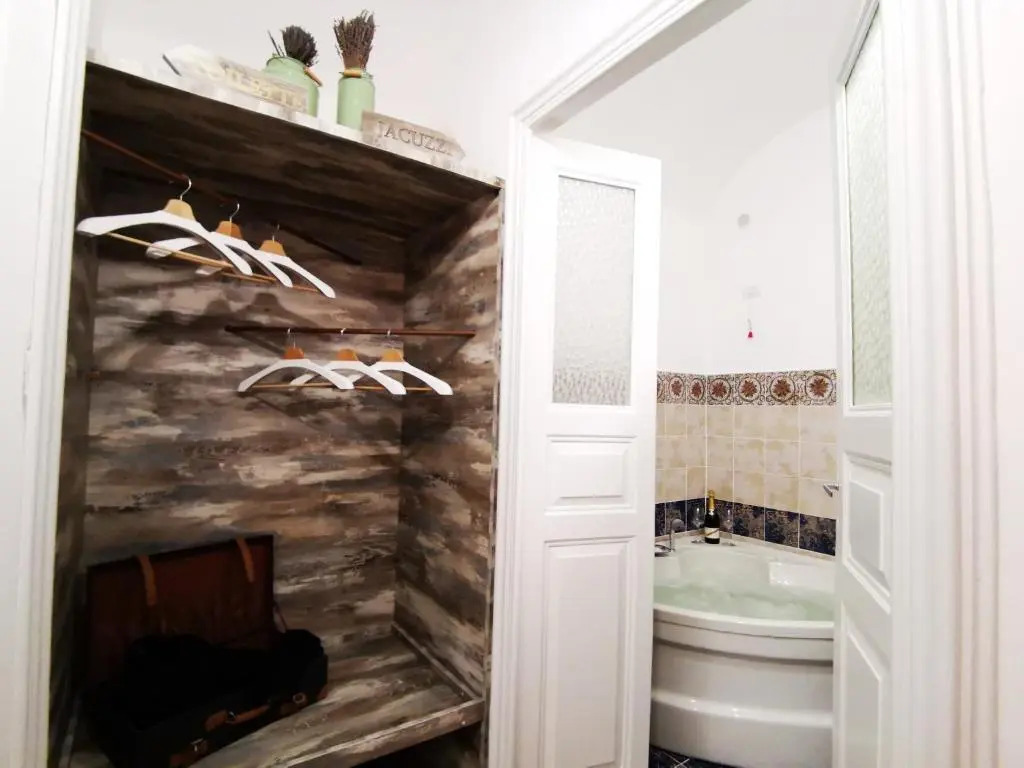 Suite Inn Centro Dimora Storica - Suite con o senza vasca idromassaggio