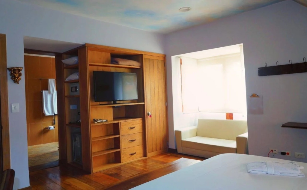 Hotel Chateau Physique