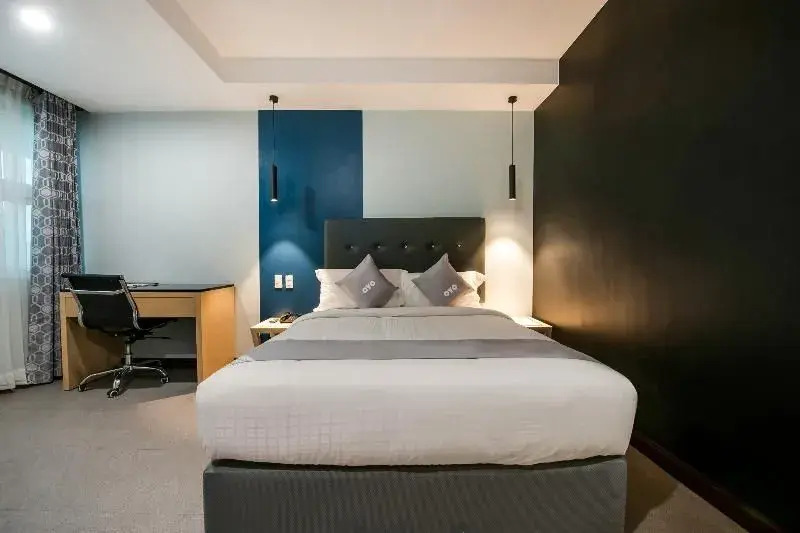 Oyo 207 Bay Area Suites Near Philippine General Hospital