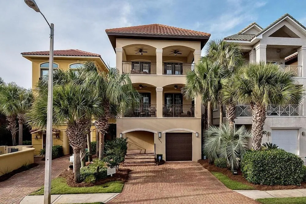 Ocean Escape 4 Bedroom Holiday Home by Five Star Properties