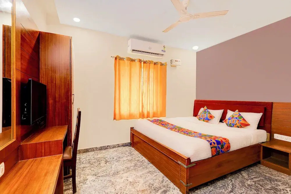Fabhotel Ecr’S Royal Elite