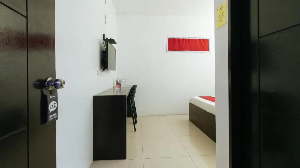 RedDoorz @ EL Highway Hotel Bulacan