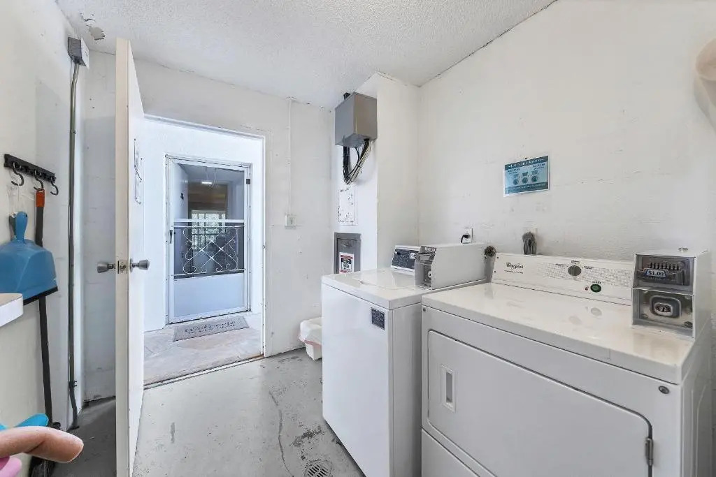 2 Bed 2 Bath Centrally Located