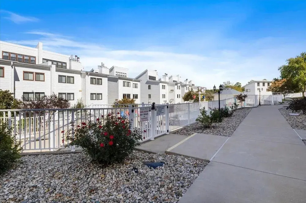 Lakefront Osage Beach Condo + Workspace w/ Pool Views