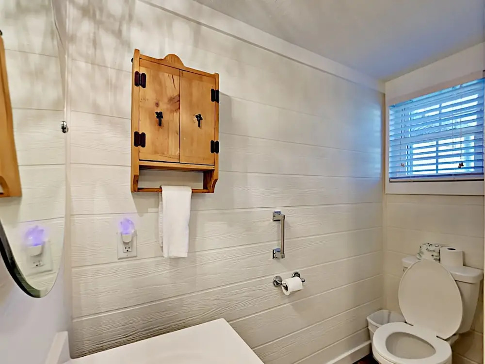 The Purple House - Four Bedroom Home