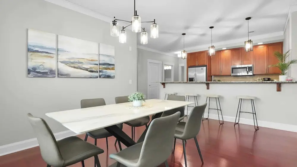 Sleeps 28 4 Suites in Walkable Historic District The Juliette by Avantstay