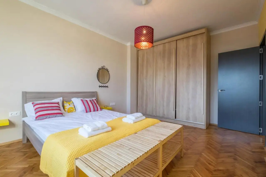 ARTistic & Spacious 2BD Central Apt