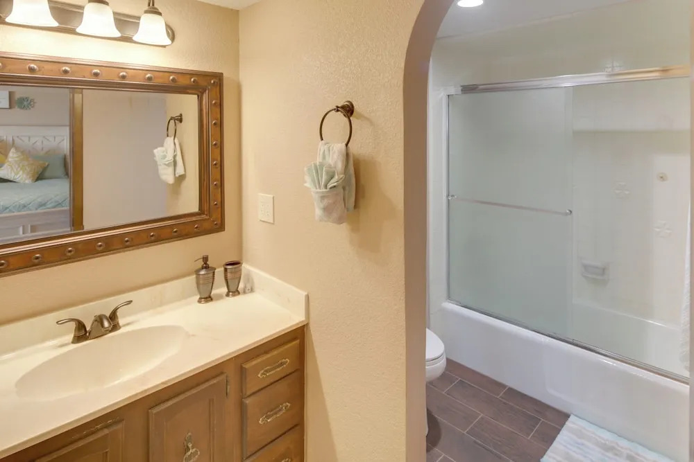 2 Mi to Lake Havasu: Private Oasis w/ Pool & Views