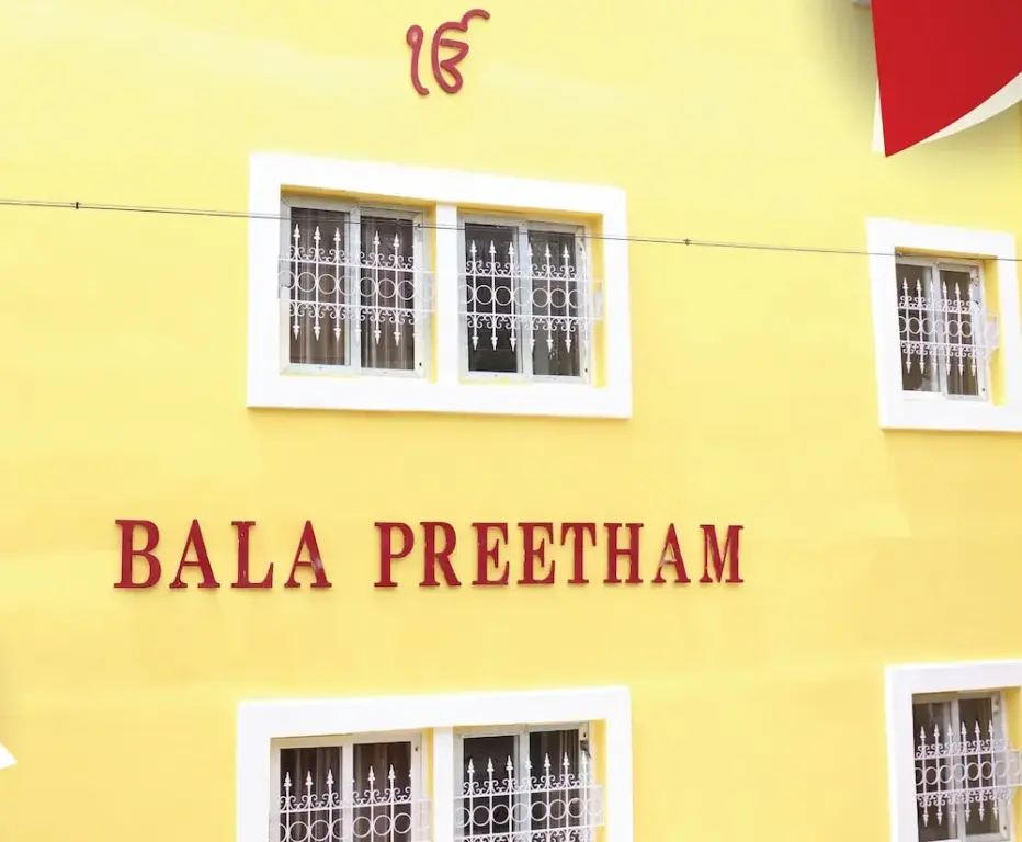 Gulnaar Inn Near US Counsulate Sankar nethralaya Apollo Hospital