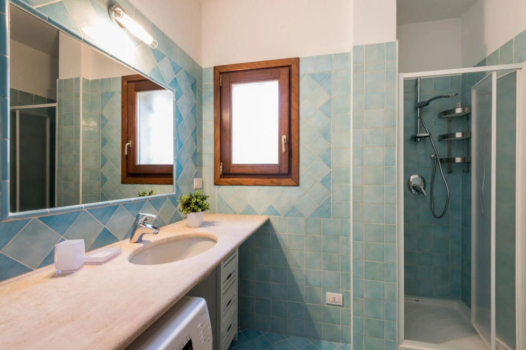 The apartment has 2 bedrooms, 2 bathrooms, living room with direct access to the terrace, kitchenett-PERLACEA 25
