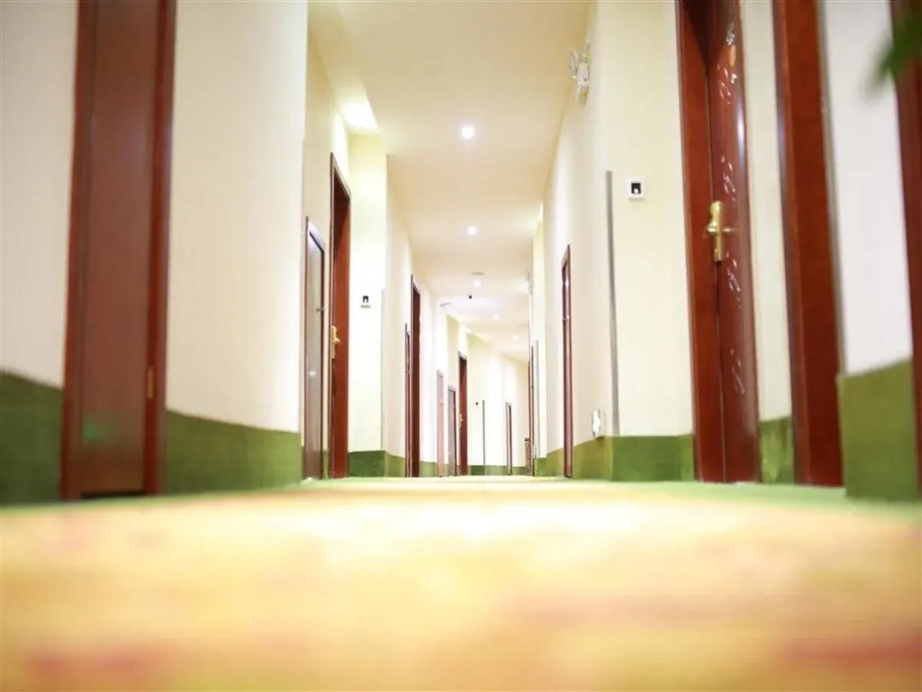 GreenTree Inn Jiangsu Suzhou Yangchenghu Qianshuiwan Express Hotel