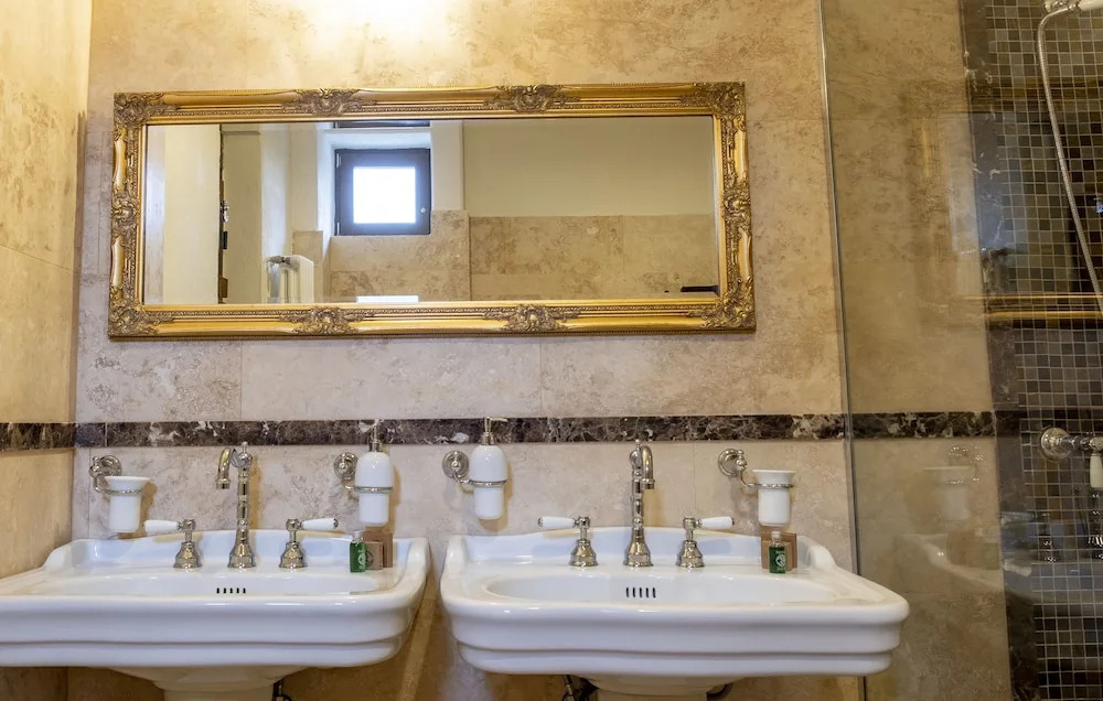 The Throne - M Museum Hotel