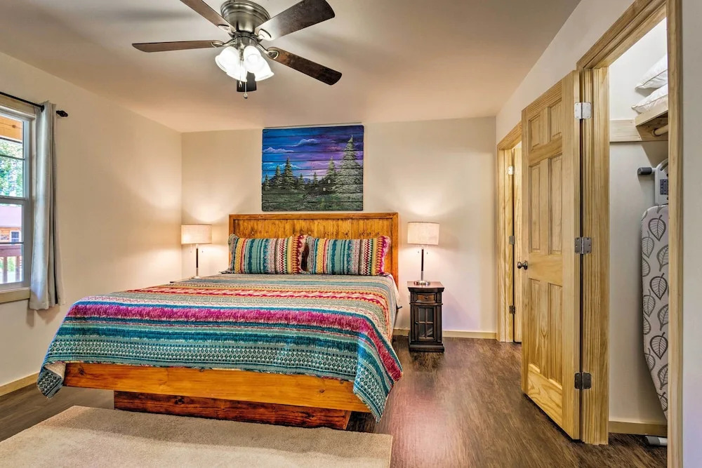 5 Mi to Dtwn: Bryson City Cabin w/ Resort Perks!