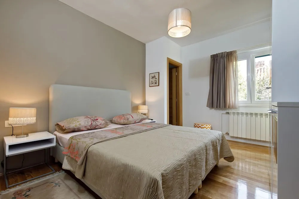 Luxury beach apartment private parking