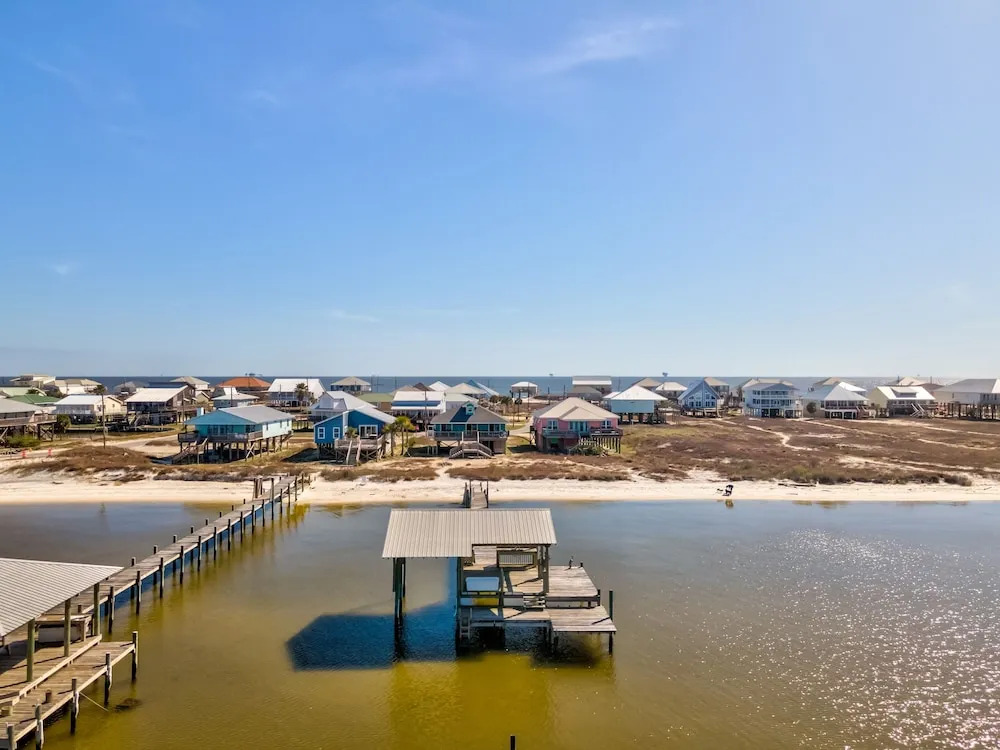 Chele's Bayside Cottage - 2304 Island Shores Dr 4 Bedroom Home by RedAwning