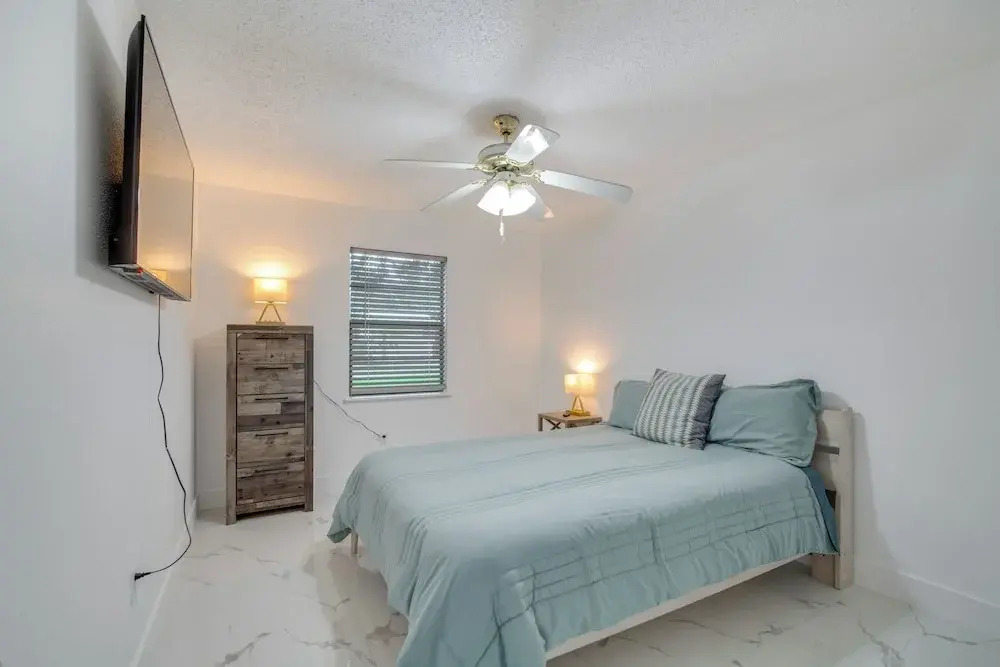 Swim, Hike & Kayak: Crystal River Retreat w/ Yard!