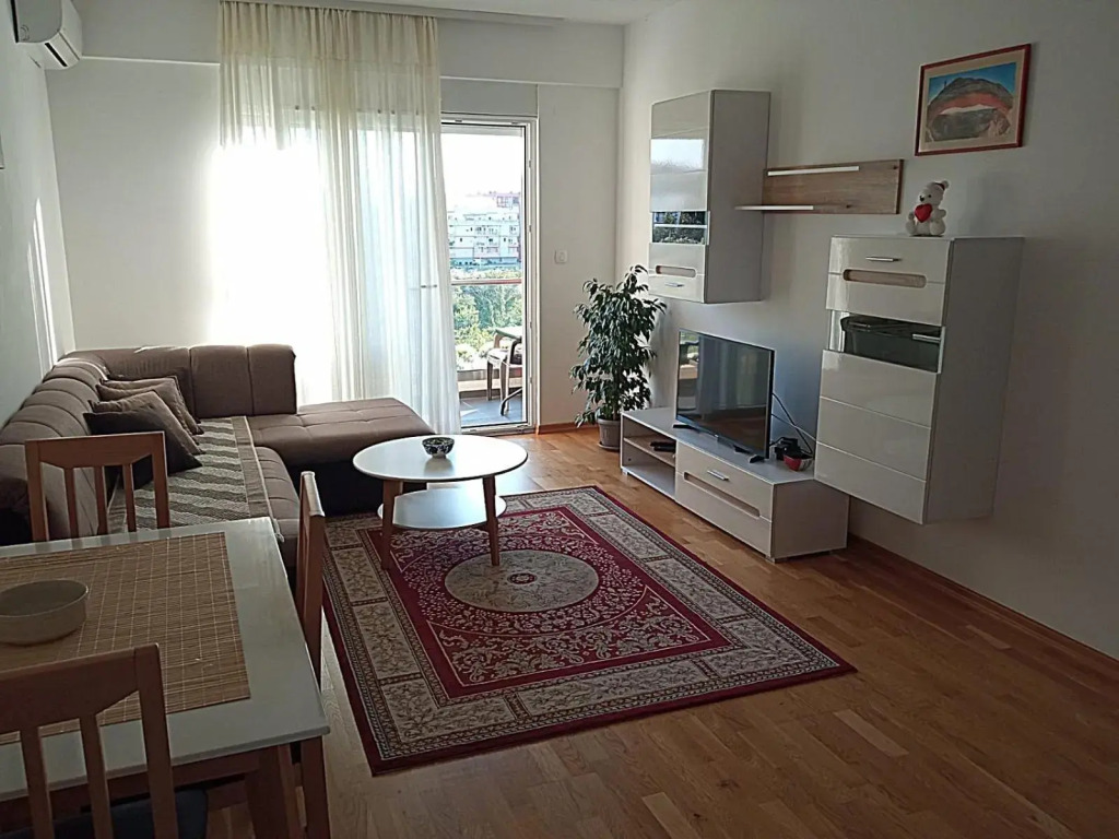 Naki apartmani