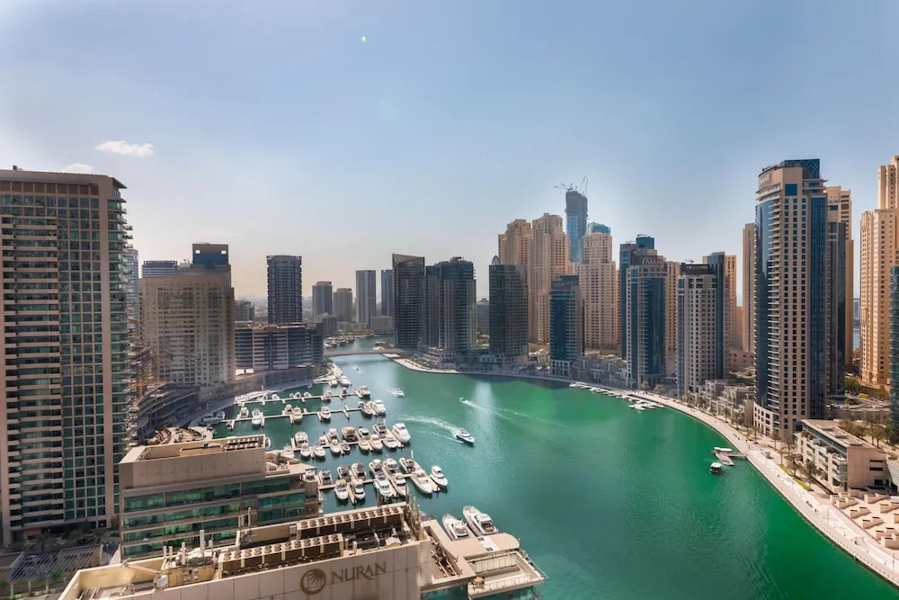 Big Bright Luxury Marina View Apt Near Beach