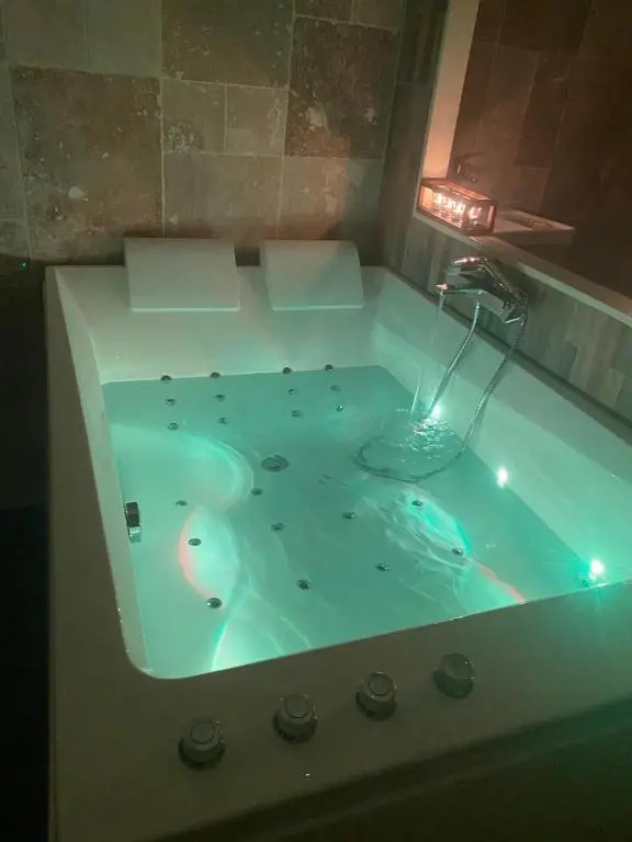 The Montreal Suite (Adults Only)