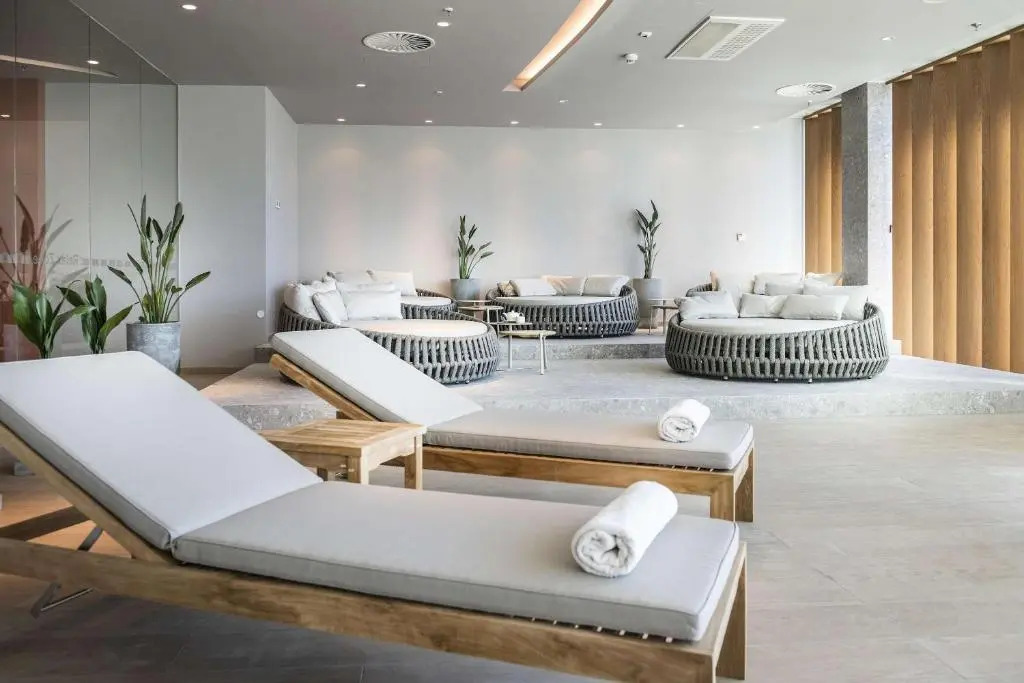 Luxury Seaside Apartment
