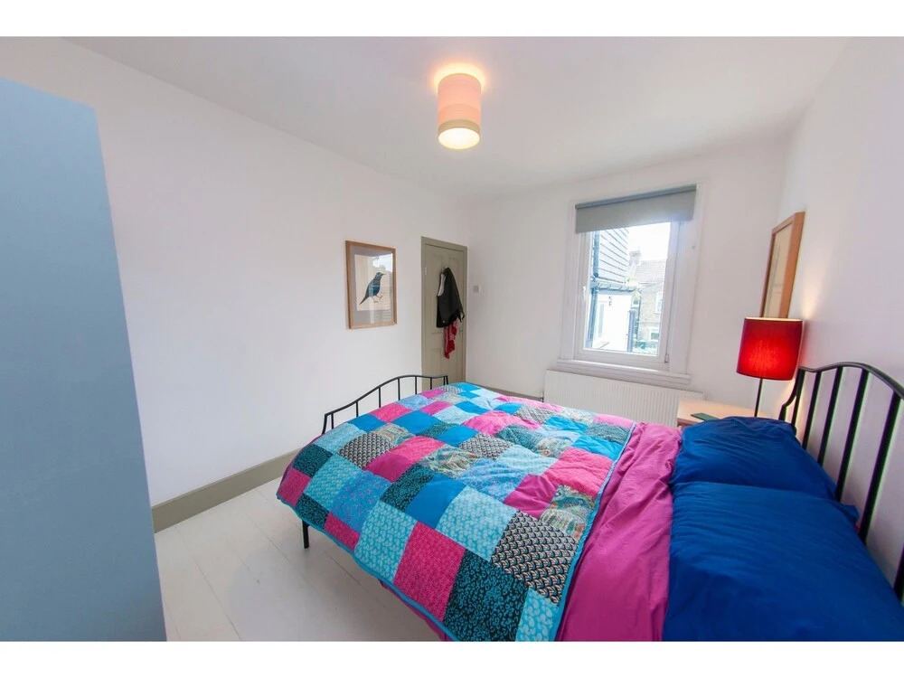 Modern and Luxurious House Close to Central London