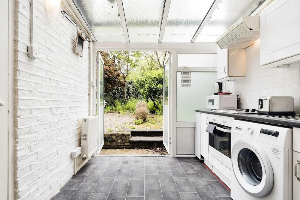 London New Apartment With Private Garden