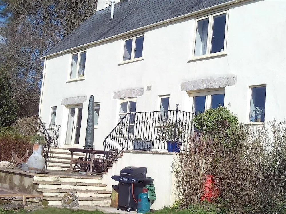 Pyle Guest House