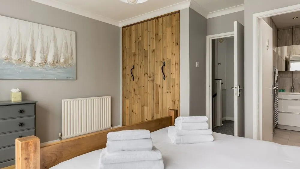 Candle Island View - Superb Harbour Views from Three Floors