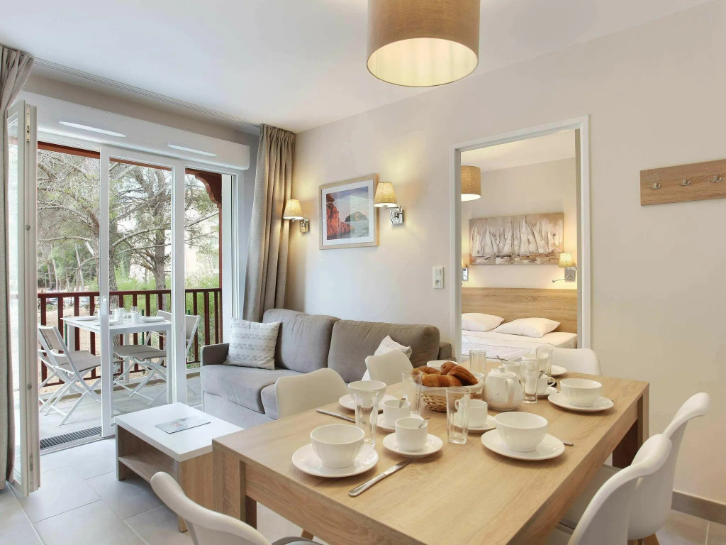 Beautiful apartment with balcony or terrace, near the beach