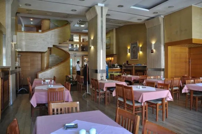 Hotel Tadz ND