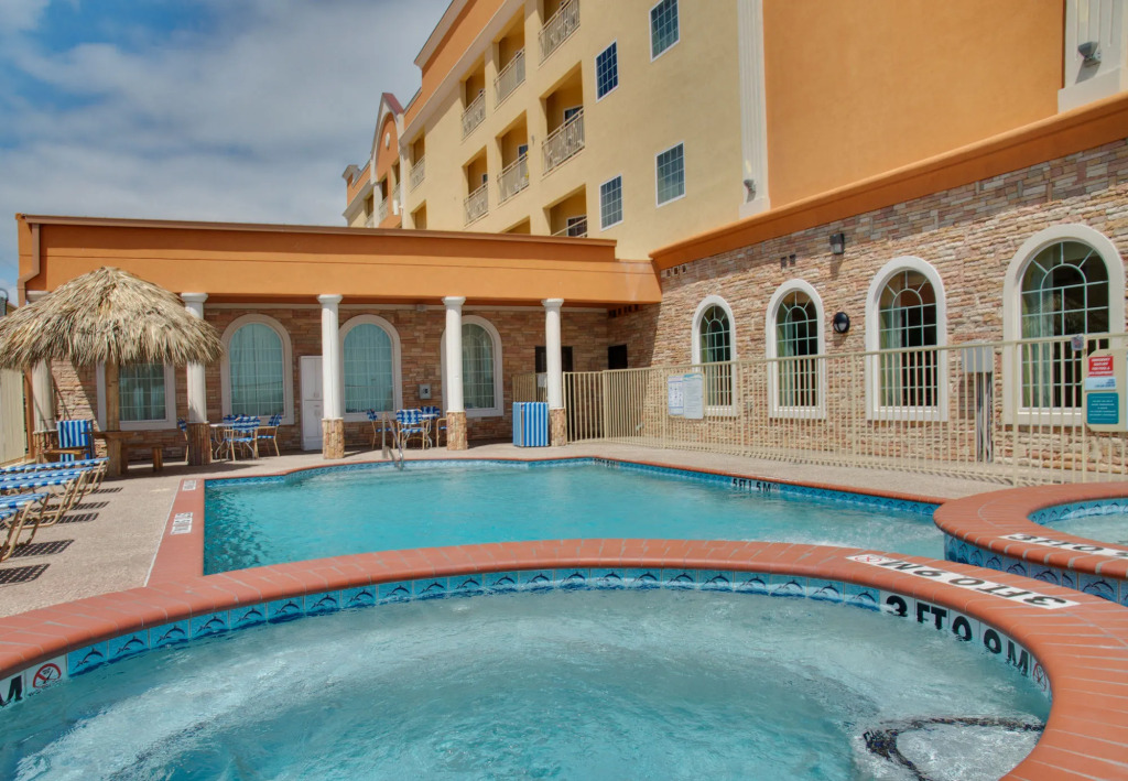 Holiday Inn Express & Suites Galveston West-Seawall by IHG