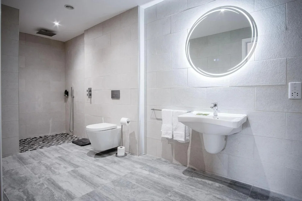 Suite 8 - Sleeping Giant Hotel - PEN Y CAE Inn